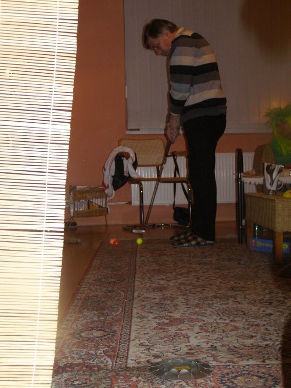 Sta se jen trefit do tmhlet jamky...